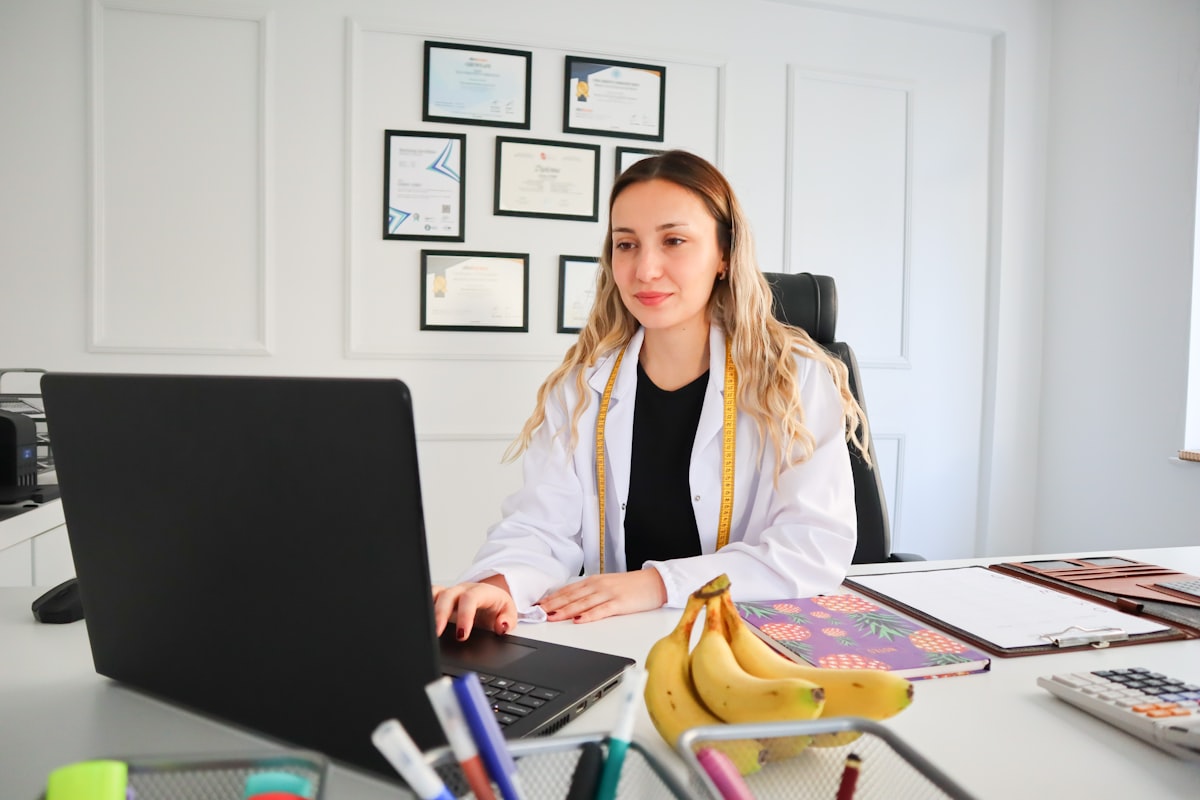 Certified Nutritionist consultation session